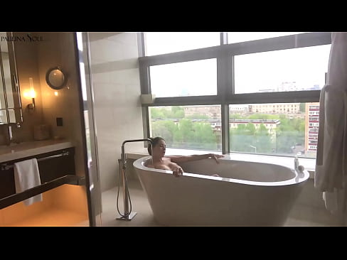 ❤️ Gagică imensă care își masturbează cu pasiune păsărica în baie ❤ at us ️❤