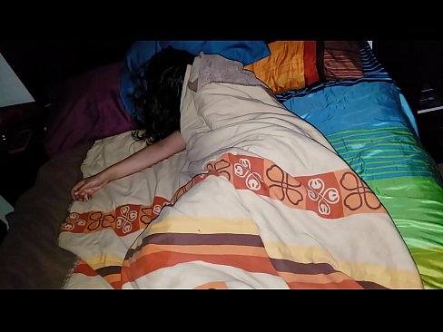 ❤️ Fiul vitreg care își ceartă tânăra mamă vitregă în timp ce ea doarme. ❤ at us ️❤
